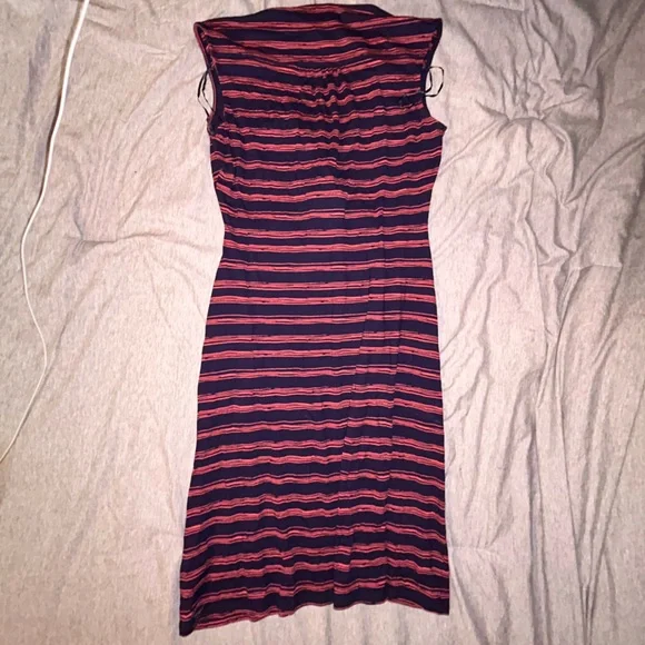 Striped Sleeveless Curvy Dress - Picture 11 of 11